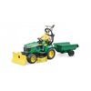 Traktor Bruder John Deere s prikolico invrtnarjem, 17,5 x 19 x 30 cm