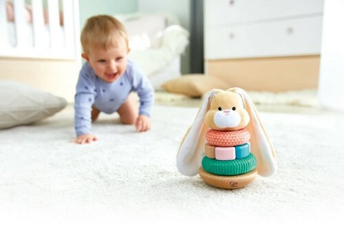 Hape Skládací pyramida Zajíček