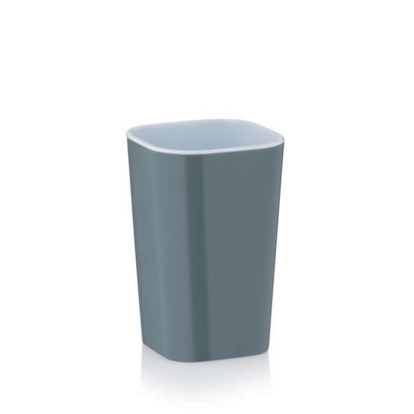 Kela Téglik Nora, sivá