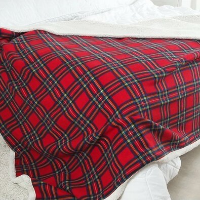 B.E.S. Petrovice Decke Lammfelloptik Buffalo Karo rot-grün, 150 x 200 cm