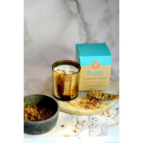 Lumânare aromată organică Frankincense & Myrrh 200 g în sticlă cu folie aurie