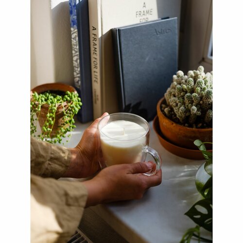 Maxxo Escential Coffee gyertya üvegpohárban,  természetes viasz, 300 g