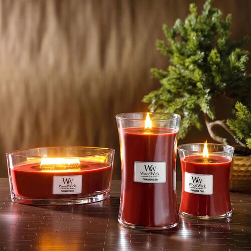 Woodwick Vonná svíčka loď Cinnamon Chai, 453 g