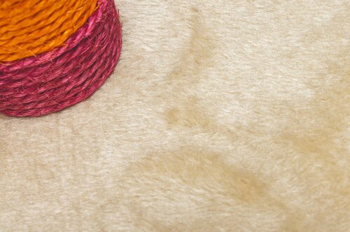 Beeztees Anja szivárványos kaparó, 30 x 30 x 45 cm