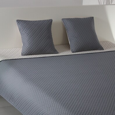 Prikrývka na posteľ Laurine strieborná a svetlo šedá, 220 x 240 cm