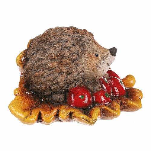 Igel mit roten Beeren auf einem Blatt, Keramik, 10  x 15 x 8 cm