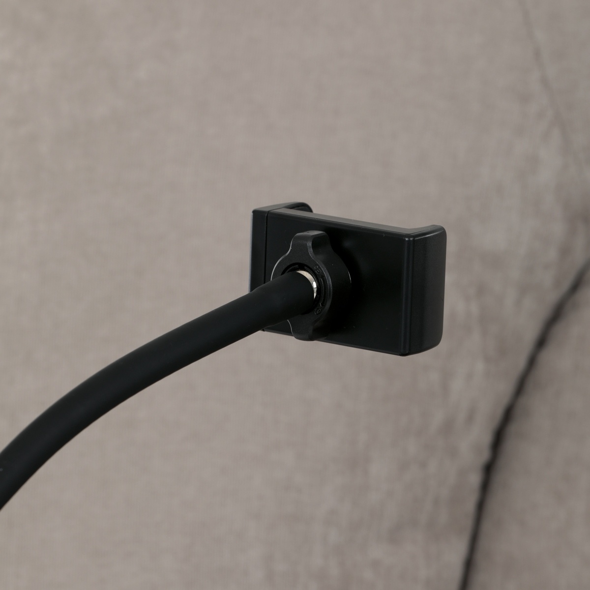 Elektrické polohovateľné kreslo s integrovanýmovládaním, béžové