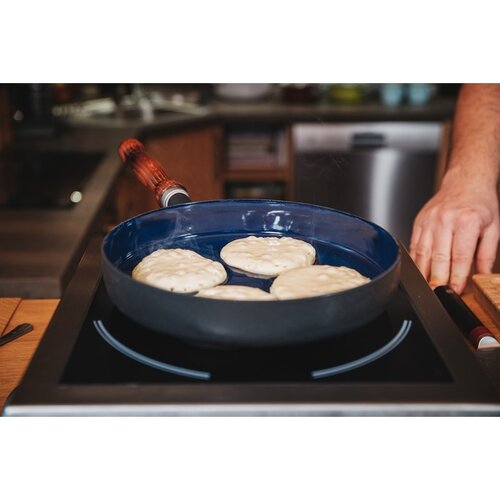 Sfinx Smaltált palacsintasütő fa fogantyúval BSE,24 cm