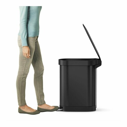 Simplehuman Ovalni koš z pedalom in nerjavečimokvirjem Slim 45 l, črn