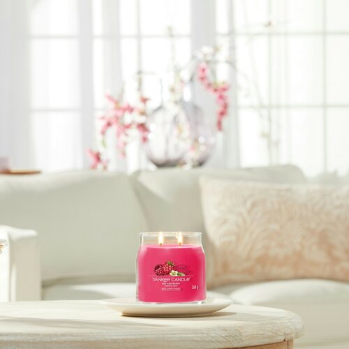 Yankee Candle Vonná svíčka střední Signature Red Raspberry, 368 g