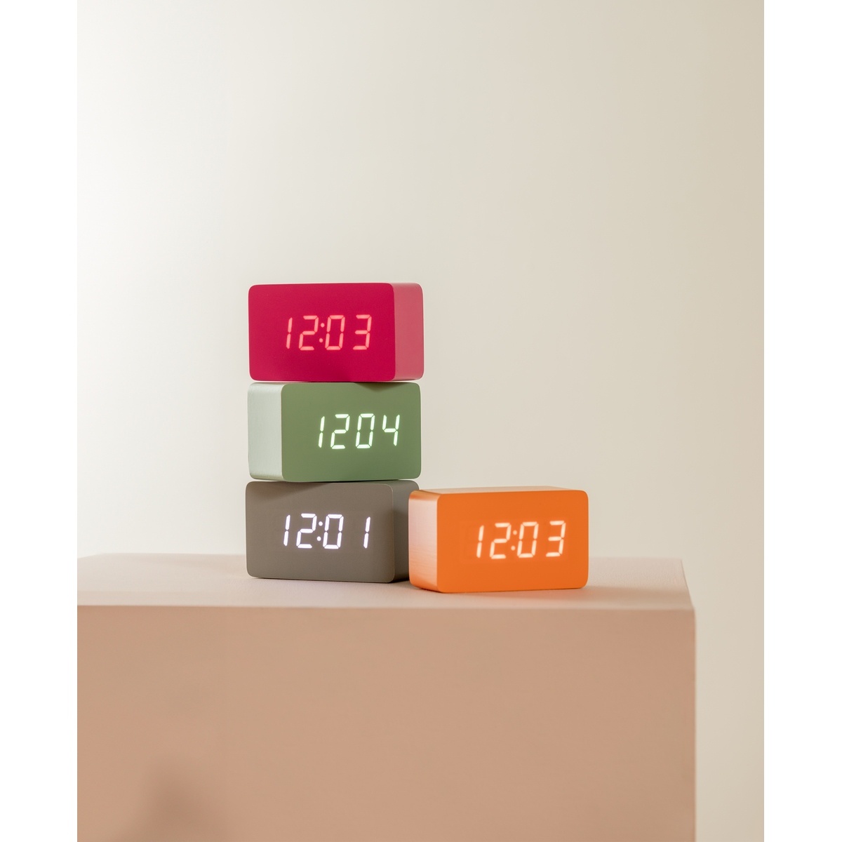 Karlsson 5983BP designové LED hodiny s budíkem růžová, 10 cm - thumb (3)
