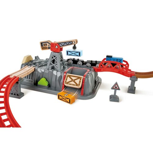 Hape Pistă de tren cu cutie de joacă