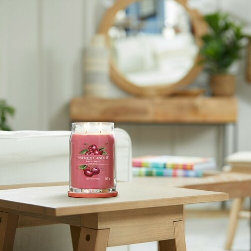 Yankee Candle vonná svíčka Signature ve skle velká Black Cherry, 567 g