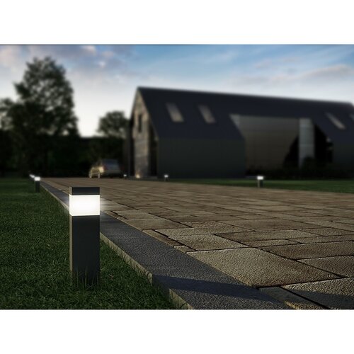 Panlux Lampa ogrodowa z czujnikiem ruchui gniazdkiem Gard antracyt, 36 cm