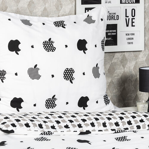Lenjerie micro 4Home Black fruit, 160 x 200 cm, 2 buc. 70 x 80 cm