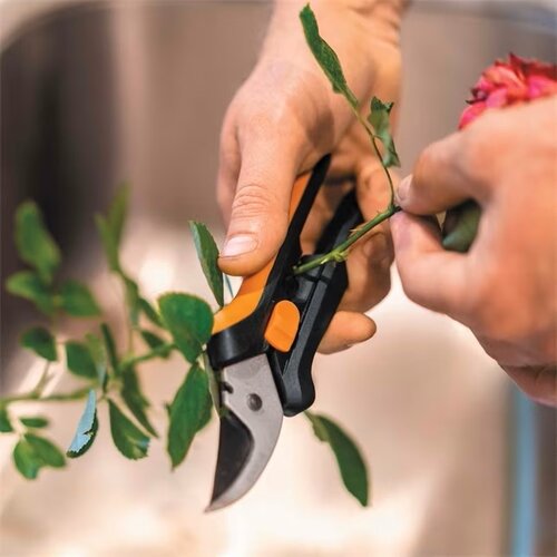 Fiskars Solid SP14 Gartenschere Floral, 24 cm