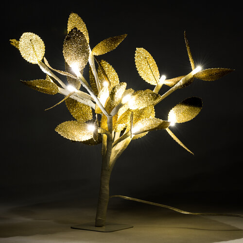 Svietiaci stromček so zlatými lístkami, 20 LED