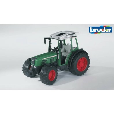 Bruder Kmetijski traktor Fendt 209 S, 23,6 x 13 x15 cm
