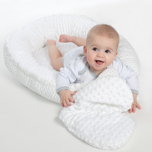 New Baby luxus fészek párnával és takaróval, MinkyHeart, fehér színben