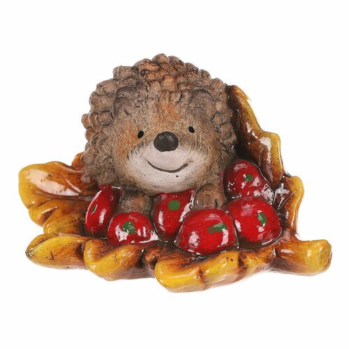 Igel mit roten Beeren auf einem Blatt, Keramik, 10  x 15 x 8 cm