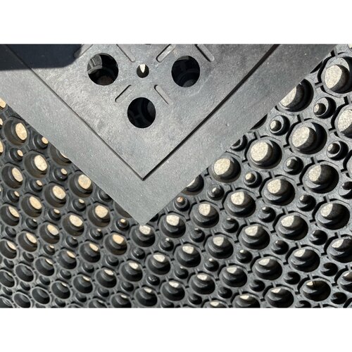 Rohožka Rubber z odprtinami, 60 x 90 cm