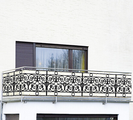 Zástěna na balkón - kovové zábradlí