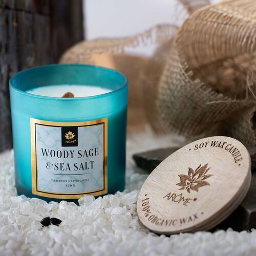 Arome Sojeva sveča Woody Sage and Salt 400 g zlesenim stenjem in pokrovom