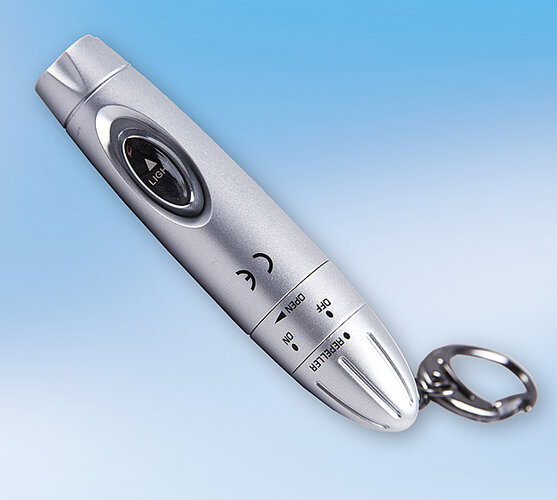 Odstraszacz komarów z latarką srebrny, 9 x 2,5 x 2 cm