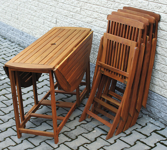 Stôl so 4 stoličkami