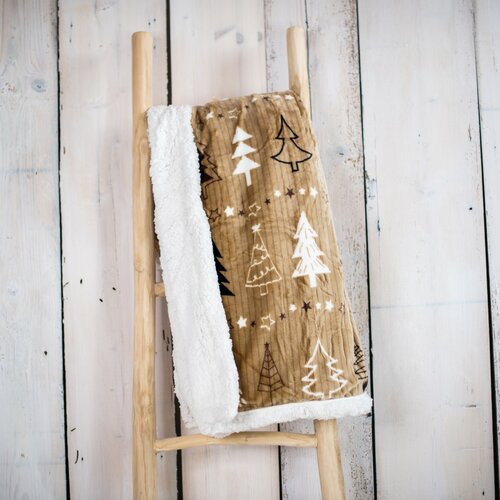 Pătură de Crăciun tip blană de miel Pomi maro, 150 x 200 cm