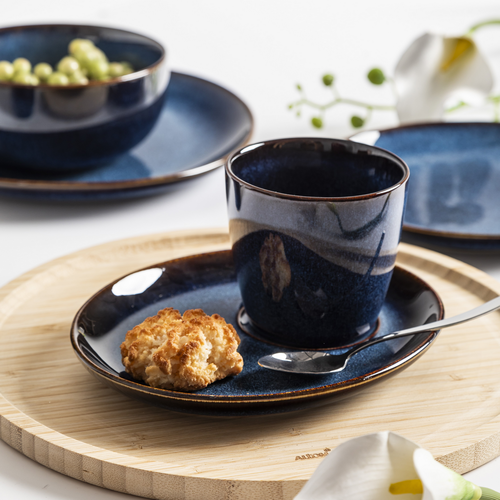 Altom Ceramiczny kubek z spodkiem Reactive Navy Blue 310 ml