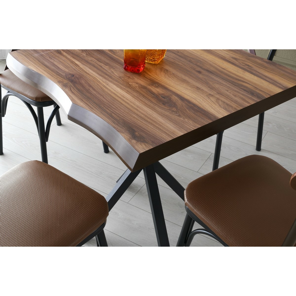 Jedálenský stôl Zafir Walnut