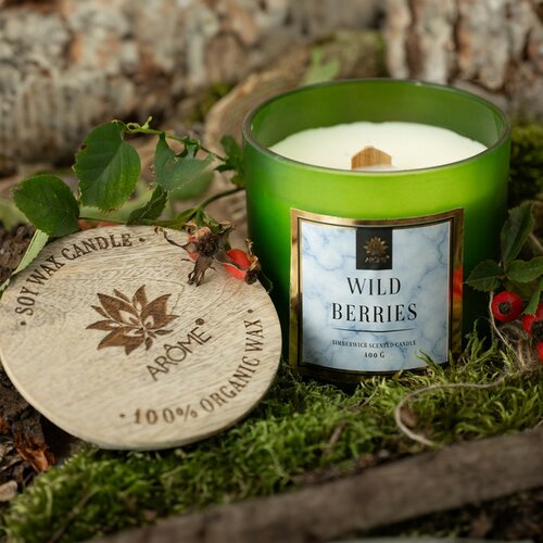 Lumânare de soia Arome Wild Berries 400 g cu fitildin lemn și capac