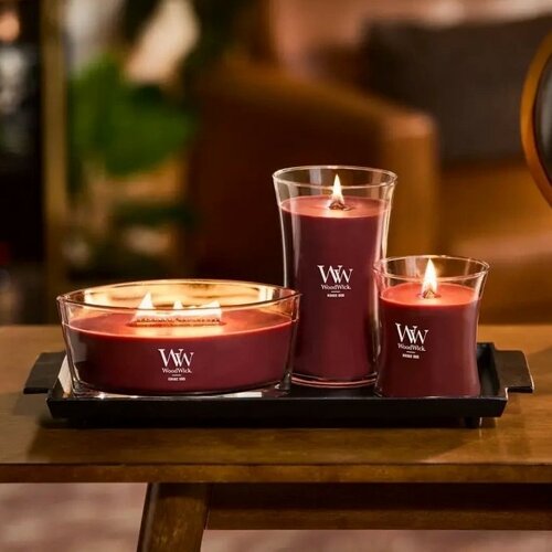Lumânare parfumată WoodWick Rouge Oud, 453 g