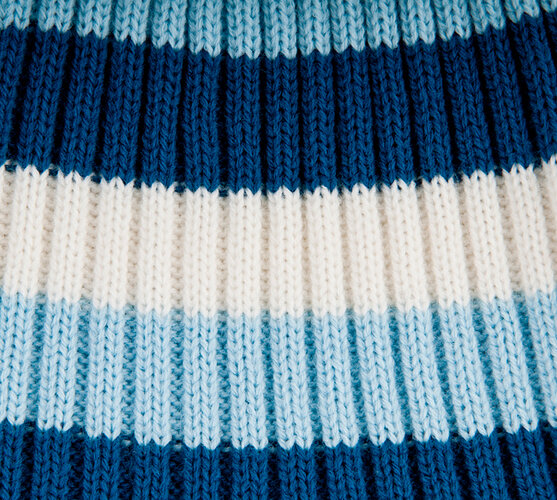 Pletená čepice se širokými pruhy Karpet 5069, modr