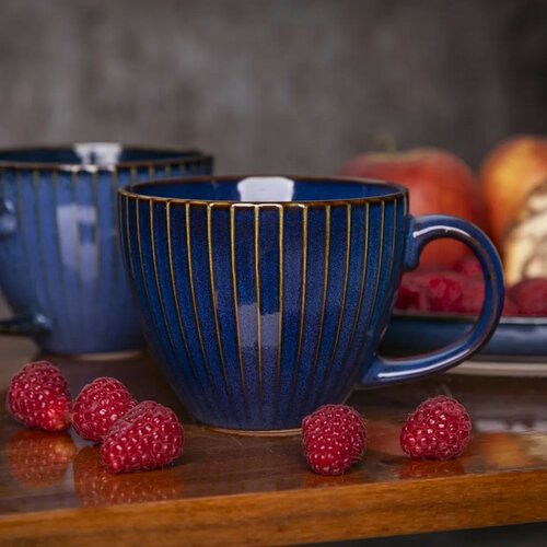 Altom Porcelánová jumbo šálka Reactive Stripes modrá, 450 ml