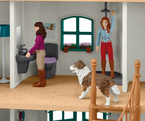 Schleich 42706 Dedinský dom a stajňa pri jazere
