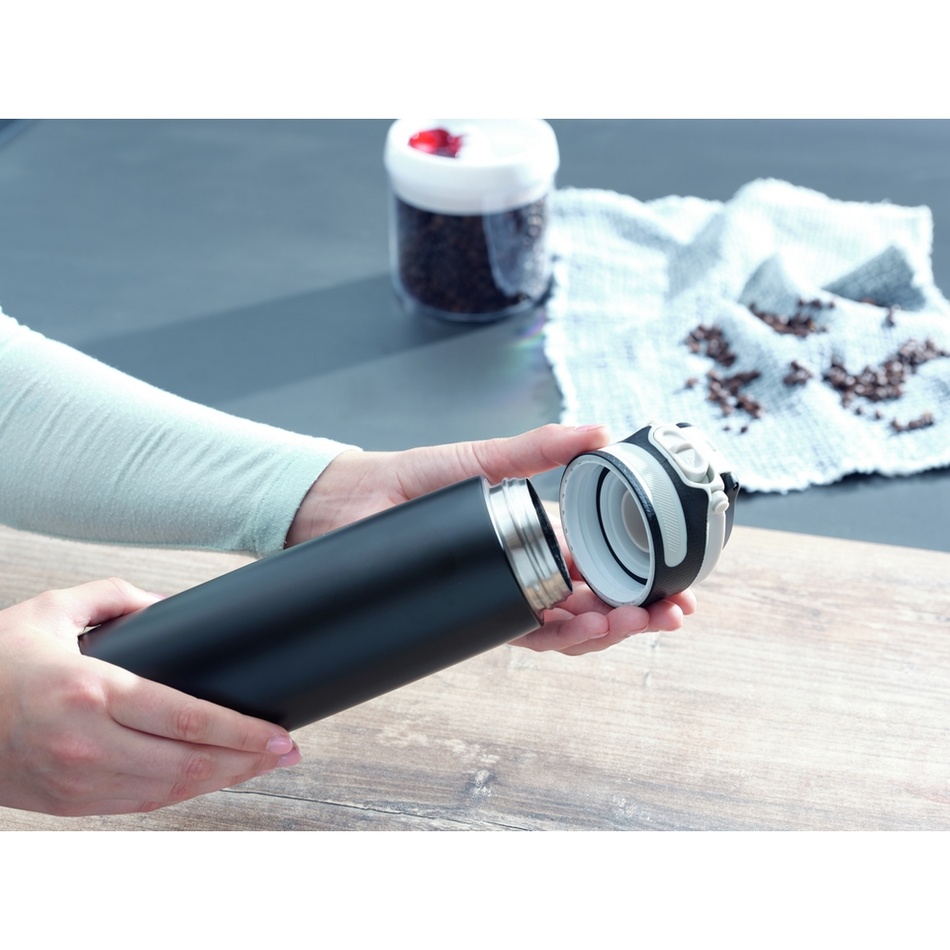 Leifheit termosz 600 ml-es, fekete, praktikuskupakkal termék 2. képe