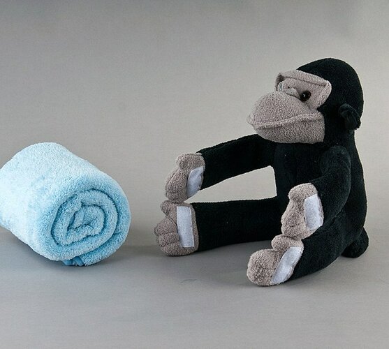 Plyšová opička s dekou, čierna
