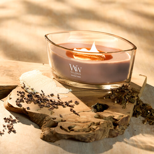 Woodwick Vonná sviečka loď Patchouli Creme, 453 g