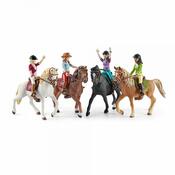 Schleich 42541 Rjavolaska Lisa s premišljivimisklepi na konju Storm