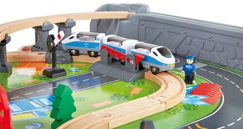 Hape Stolik do zabawy z kolejką 70 elem.