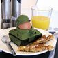Kalíšok na vajíčko + vykrajovadlá vojaci