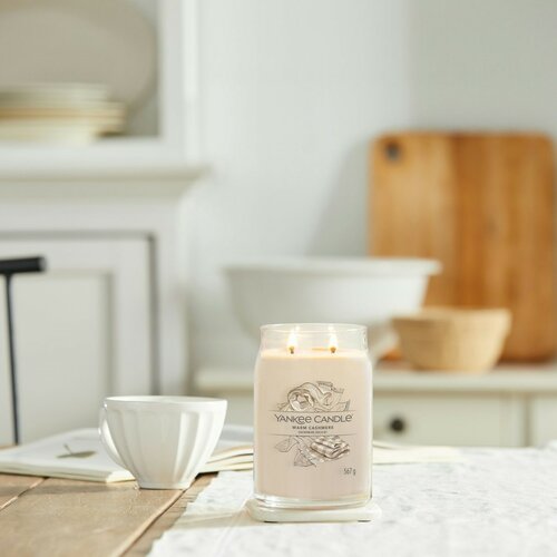 Lumânare parfumată Yankee Candle Signature în borcan Warm Cashmere, 567 g