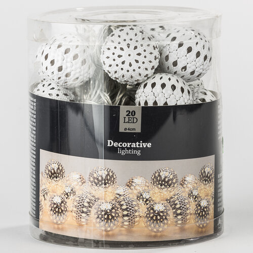 Instalaţie cu LED şi bile decorative