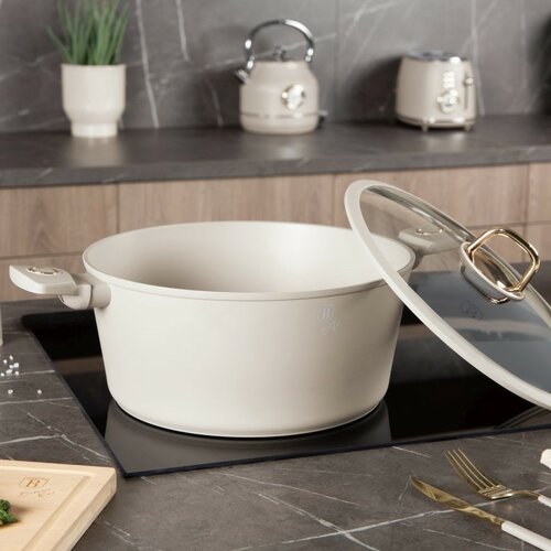 BerlingerHaus Kastrol s titanovým povrchem a poklicí Sahara 30 cm
