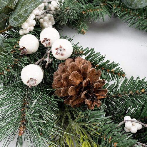 Wieniec świąteczny Berry and Pinecone biały