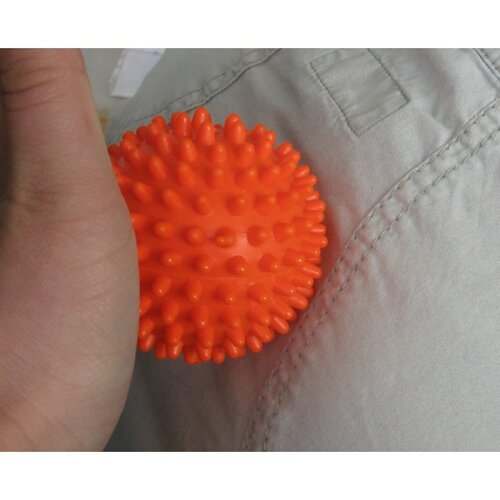 Masažna žogica Ježek rdeča, 8 cm