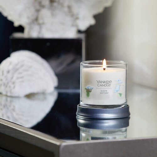 Yankee Candle vonná svíčka Signature Tumbler ve skle malá Clean Cotton, 122 g