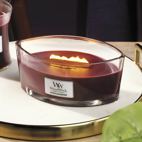 Lumânare parfumată WoodWick Spiced Blackberry, 453 g